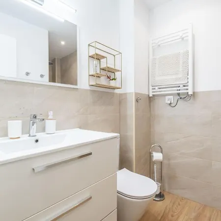 Port Gem Modern 2br Steps To The 아파트 자베아