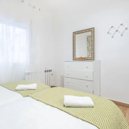 Port Gem Modern 2br Steps To The *