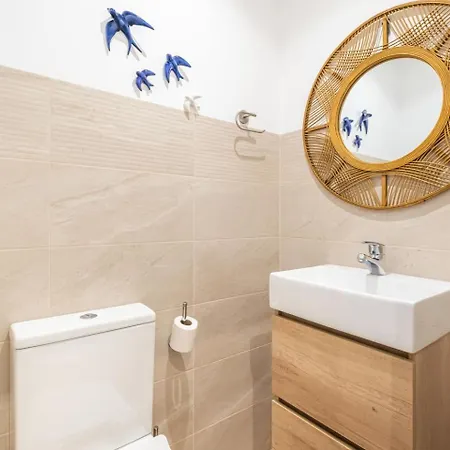 Port Gem Modern 2br Steps To The